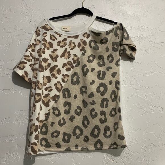 NWT BiBi Cold Shoulder Leopard Print Top womens Small‎ boho chic casual - Picture 4 of 5